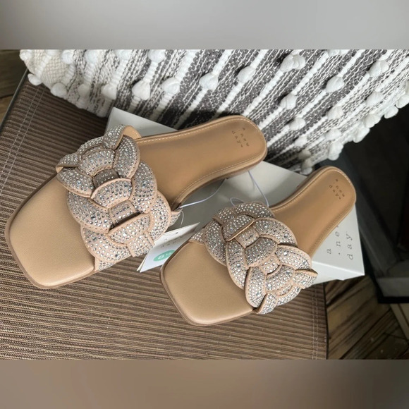 A New Day Maggie Rhinestone Slides NWT - Picture 3 of 4